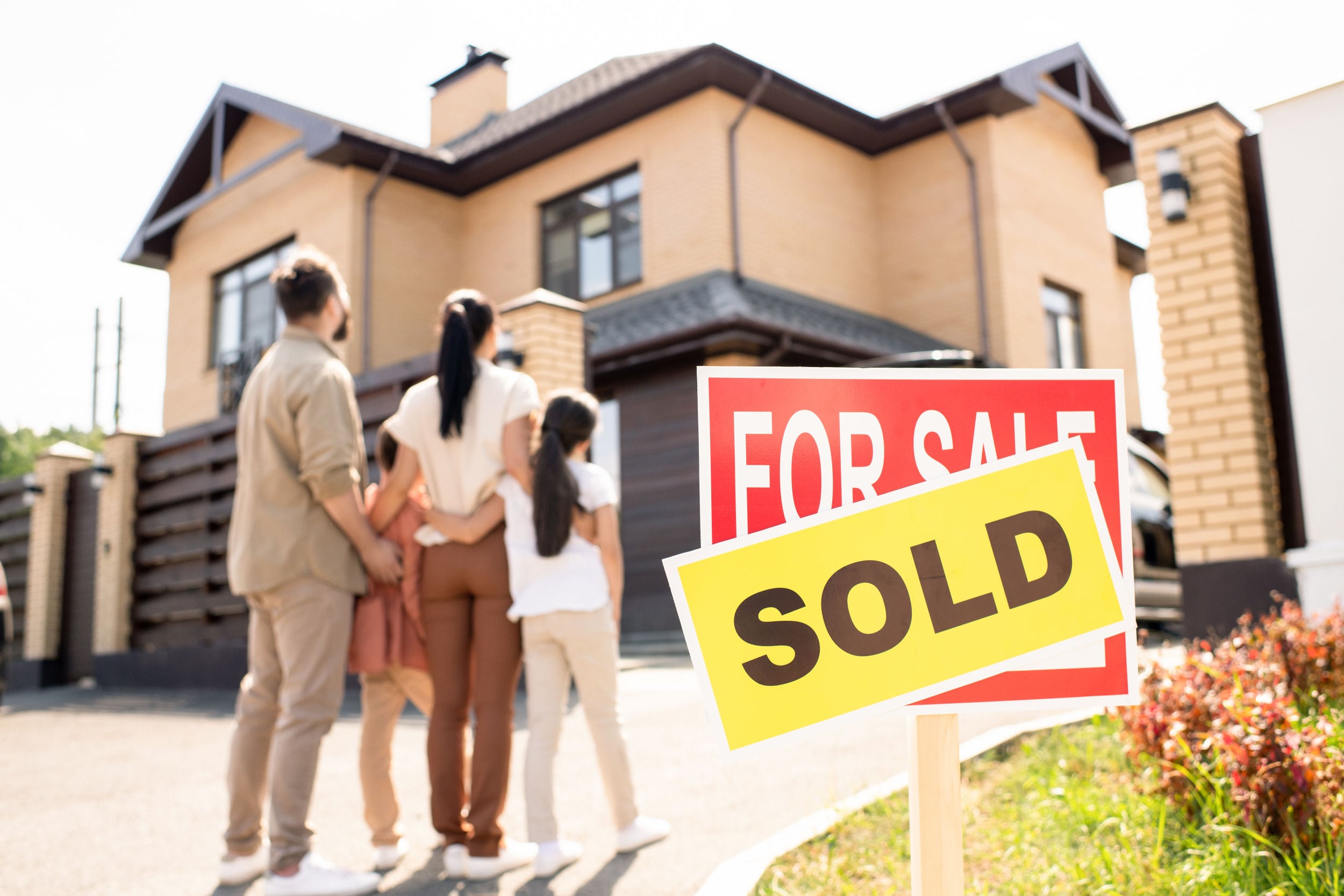 Family with kids cuddling each other and looking at new house, focus on Sold sign SSUCv3H4sIAAAAAAAACpxTy47cIBC8R8o/jDgHiaeB/EqUQ5vHDlqPGdk4yWo1/x6wzYTkEEW50dXd1UVTvH/8cLmgEdZo0efLe41KHKdpW/MCOaa5wOTTiS9+dn7pEe9iTkuEqQdHyPY6w80XcN6mqcKPPYnWDHlb/doNW69bzn5Zc7KvBeaNhTK+hALQBtzjjwwV6PgsZP9SBPzG2K7z5YgvLbEnS0dJIXSyHhK2cccadJD/V+dx+No0w4uf7VvV9uhUL37ycGzh1IiMJgSIZxjASCwEEdgEY7ELITASnFdCtclo0AMV0jnsvFRYOGBYmxqOQLQYAqfEPovdSCyXzuBRDqXYy3IKnGNvGfdGgFJGPou5YsIobbEYLMVCKo21sIC5HsagFTeUif2yxw3R6/fydLd9+efdYHMxdY/xLVmYagHvFnBfoo3zS9eW8nV3VmuzaZvz8tYvHE0p3WGcqq1C4fQNv8K6lnLX8N4fxcfp1s2ZU973frIiVwxUQ8qZIIPQjAhimGaGod6x11h4djlN4HafEjhfhz5N8qeXqTQDVZwp/fTML1vvOUFJ83fv8CMnOTtSzY/VbrdYJvzLVMP2jZ+efP6/UhPdX/4fokorIjjRZH/oszHWkcgRZpQBgj2xAYsRJAavGA5eGTIWbwxKlq7HTwAAAP//AwAcjgsoVwQAAA==
